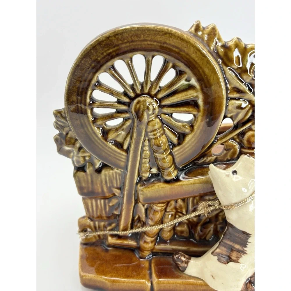 McCoy Pottery 1950s Brown Spinning‎ Wheel Planter Dog And Cat 7x7" - Picture 4 of 10